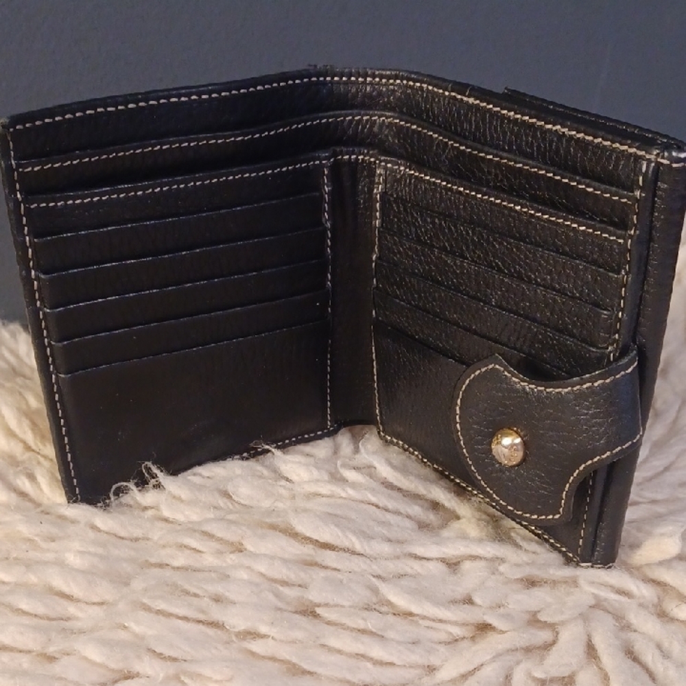 TOD'S Leather  Spacious Wallet